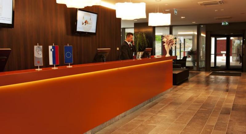 Rimske Terme - Hotel Zdraviliski Dvor Rimske Toplice Zewnętrze zdjęcie