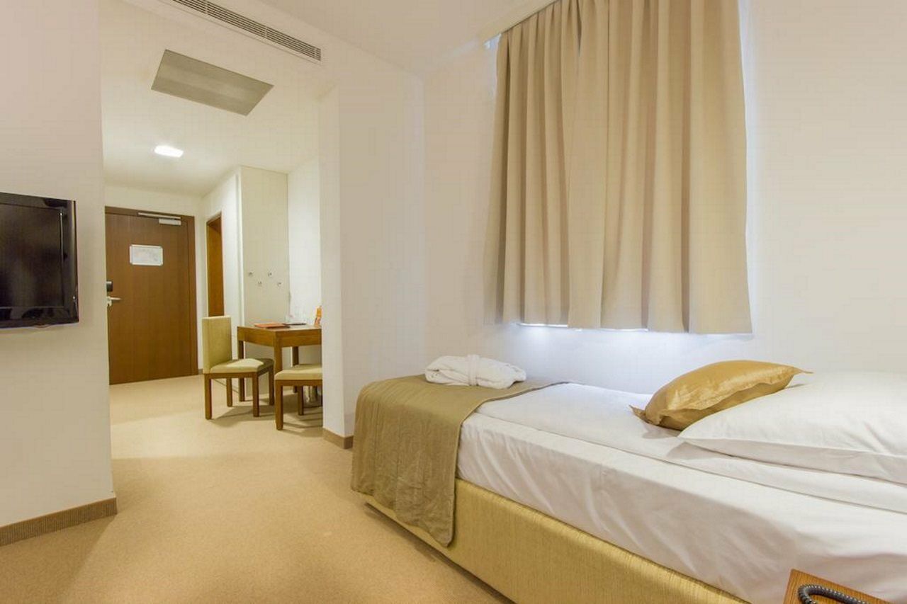 Rimske Terme - Hotel Zdraviliski Dvor Rimske Toplice Zewnętrze zdjęcie